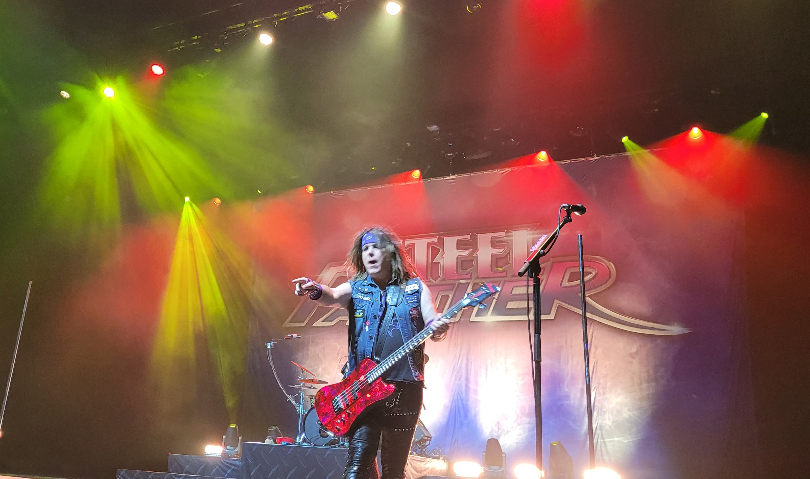 Behind the Chaos: Steel Panther Live at Grand Sierra – A GonnaHappen Recap