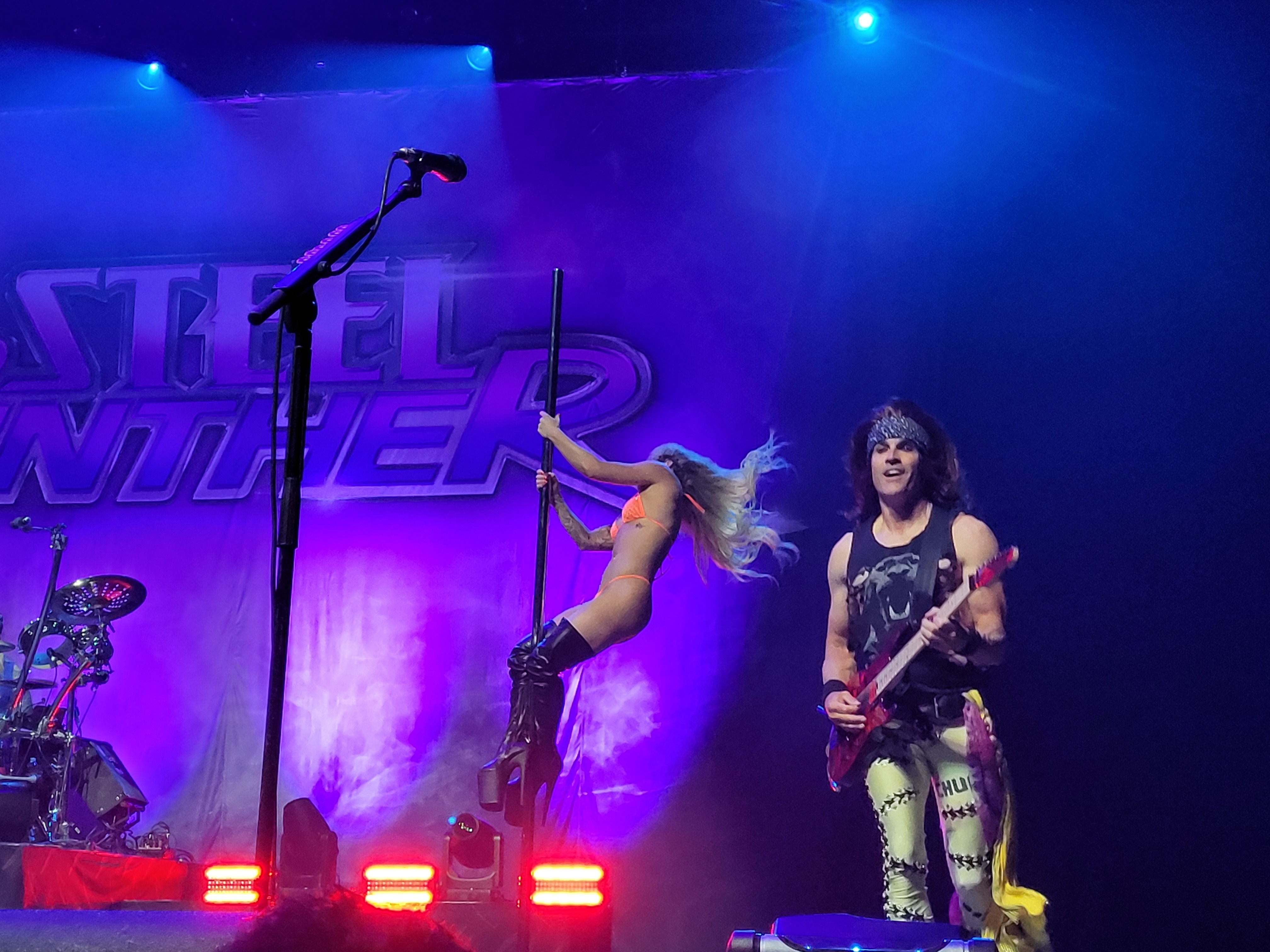 Behind the Chaos: Steel Panther Live at Grand Sierra – A GonnaHappen Recap