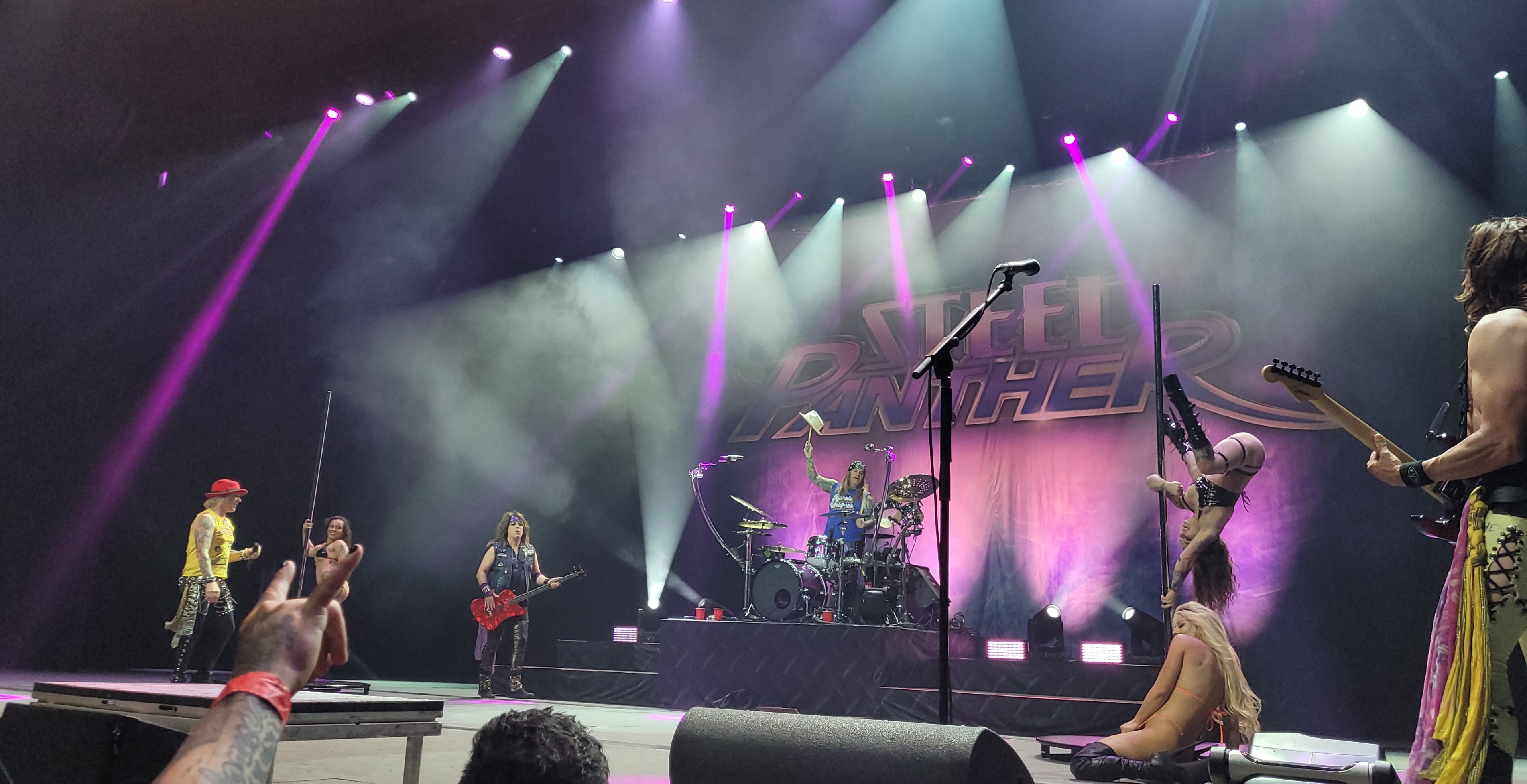Behind the Chaos: Steel Panther Live at Grand Sierra – A GonnaHappen Recap